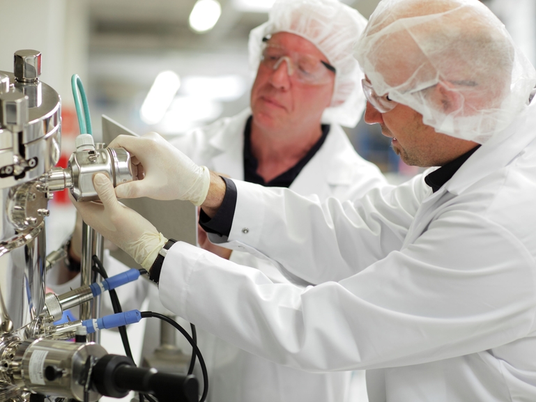 Increase product quality with data-driven calibration optimization Two employees of a pharma company calibrating measuring equipment