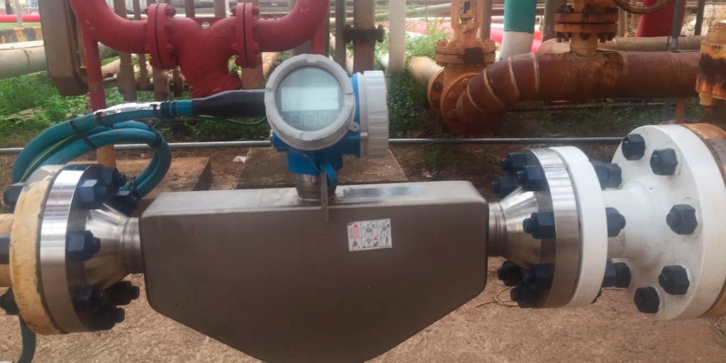 Loop-powered Coriolis flowmeter Promass E 200 in LPG processing plant