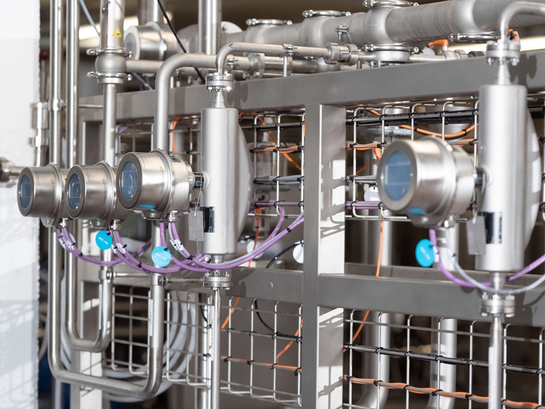 Mass flowmeasurement in the beverage industry with Proline Promass Coriolis mass flow meters in the soft drink industry