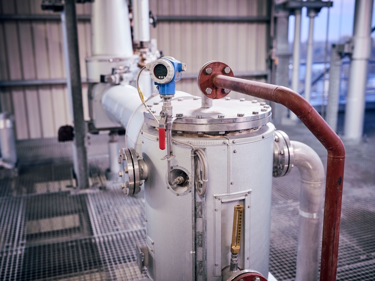 Pressure measurement in the deodorization process of edible oil