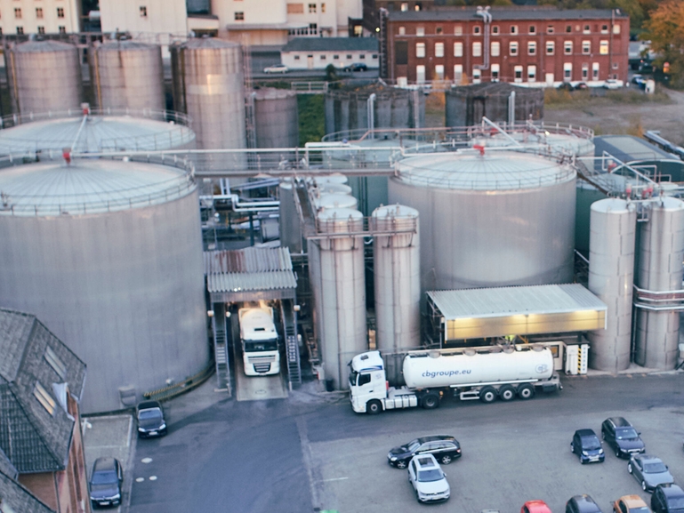 Storage and loading of raw materials by truck
