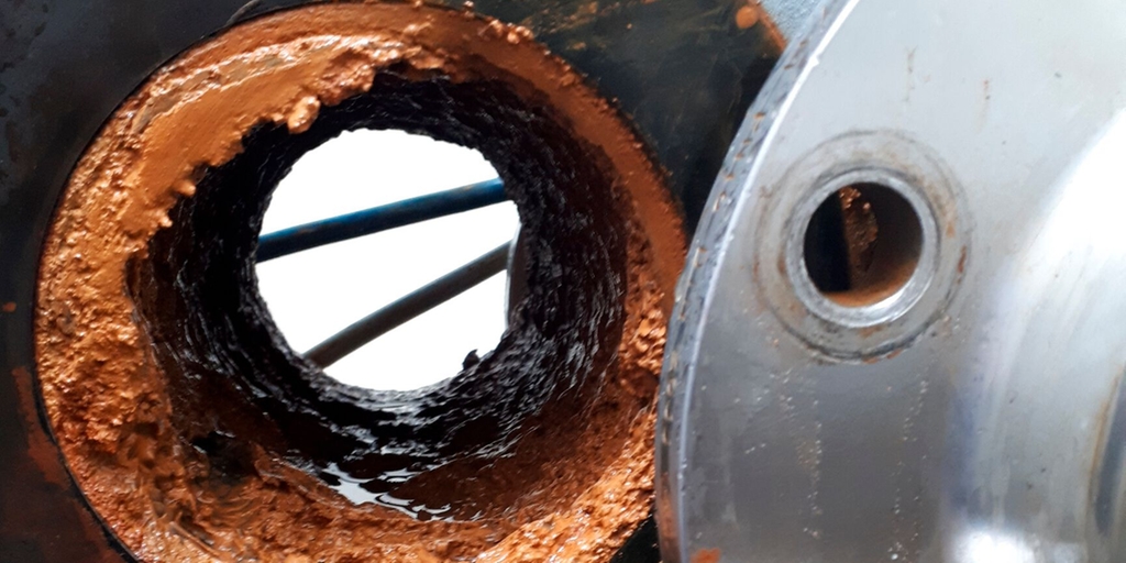 Picture of Promag W measuring tube with build-up Picture of Promag W measuring tube with build-up