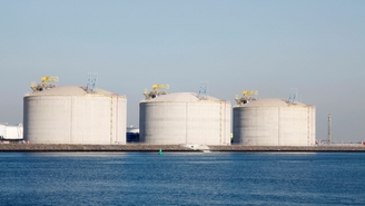 LNG composition measurement in tank run-down