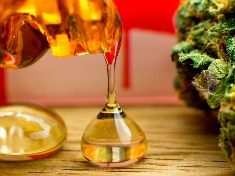 Winterization process extracts undesirable substances from crude oil extract.