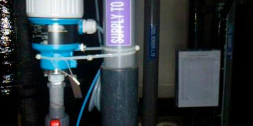 The Cerabar PMC51B ceramic pressure sensor guarantees high reliability in liquid chlorine.